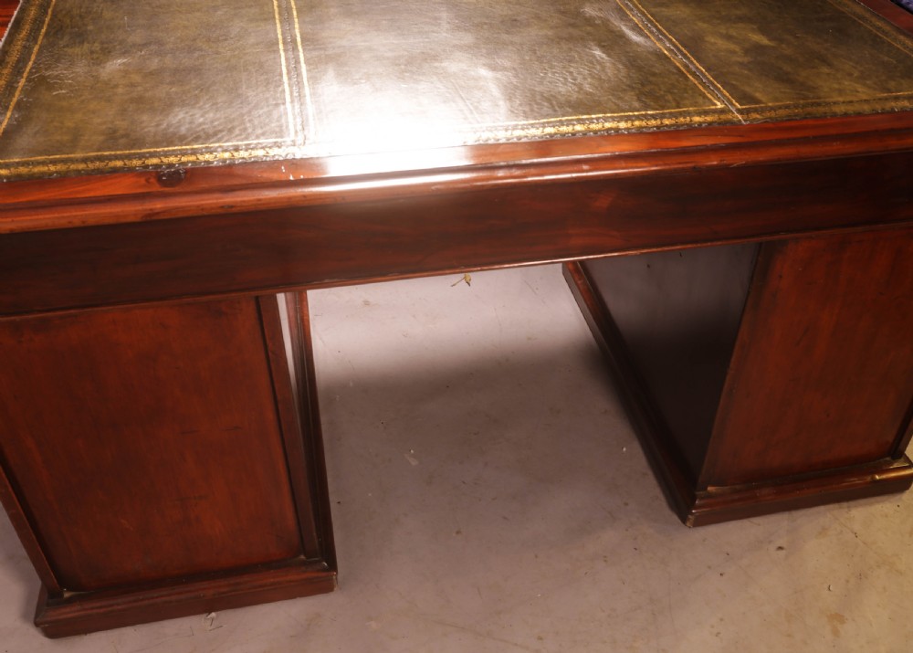 A Good Quality Victorian Pedestal Desk in Mahogany View X