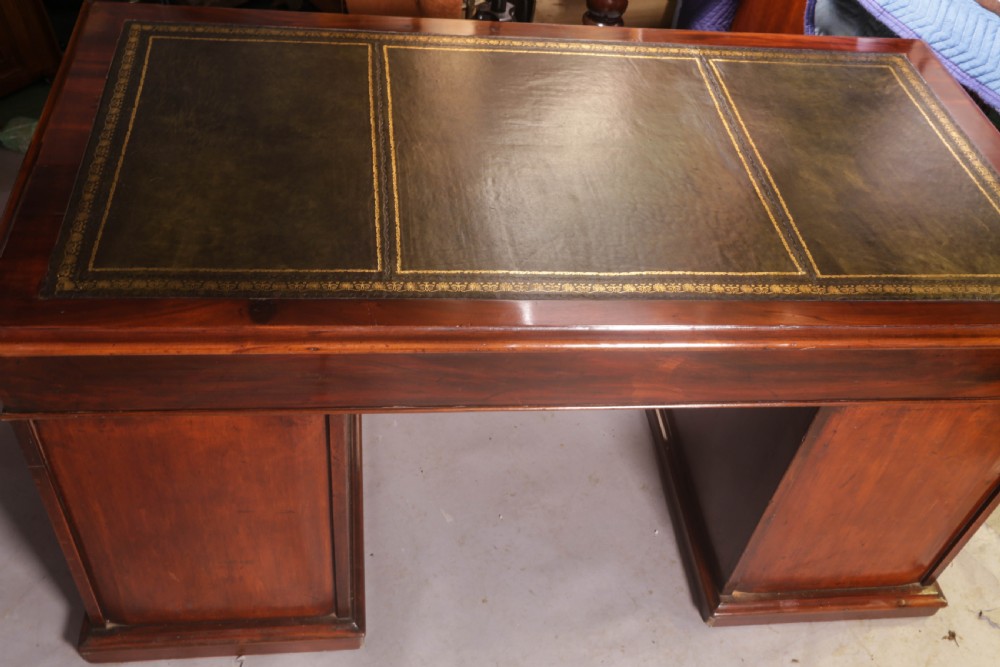 A Good Quality Victorian Pedestal Desk in Mahogany View XI