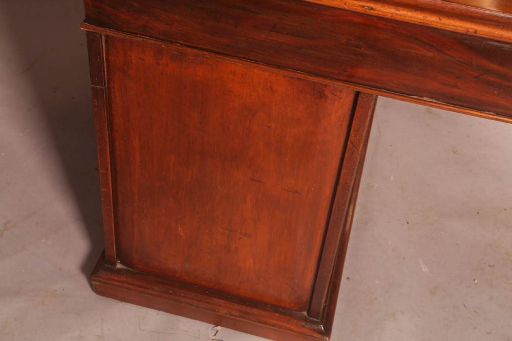 A Good Quality Victorian Pedestal Desk in Mahogany View XII