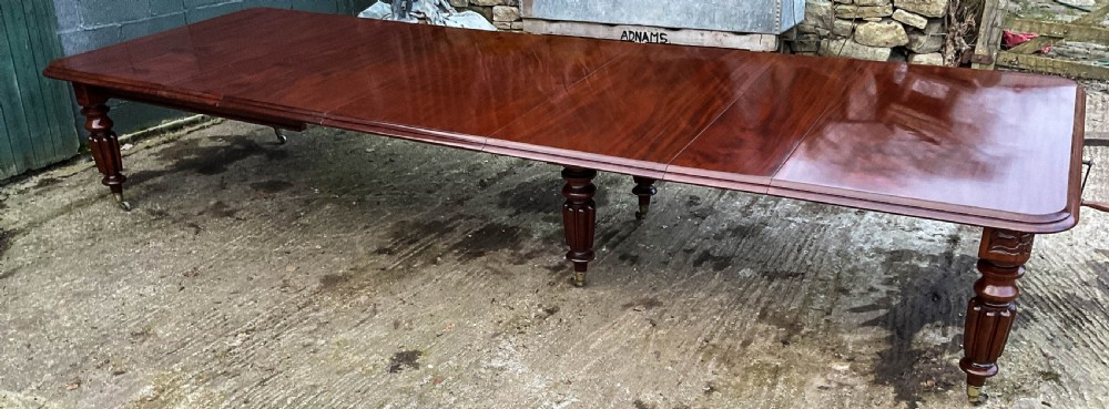 A Superb Early Victorian Wind Out Extending Dining Table Mahogany View IV