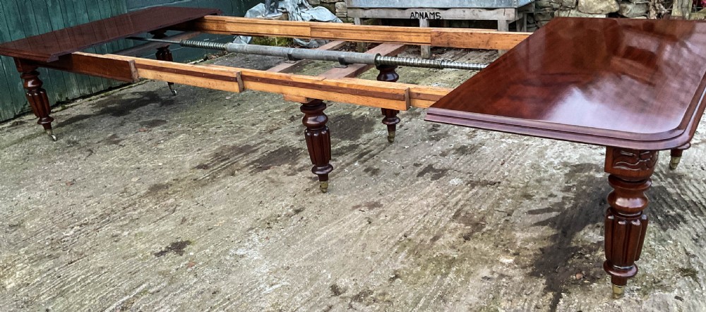 A Superb Early Victorian Wind Out Extending Dining Table Mahogany View V