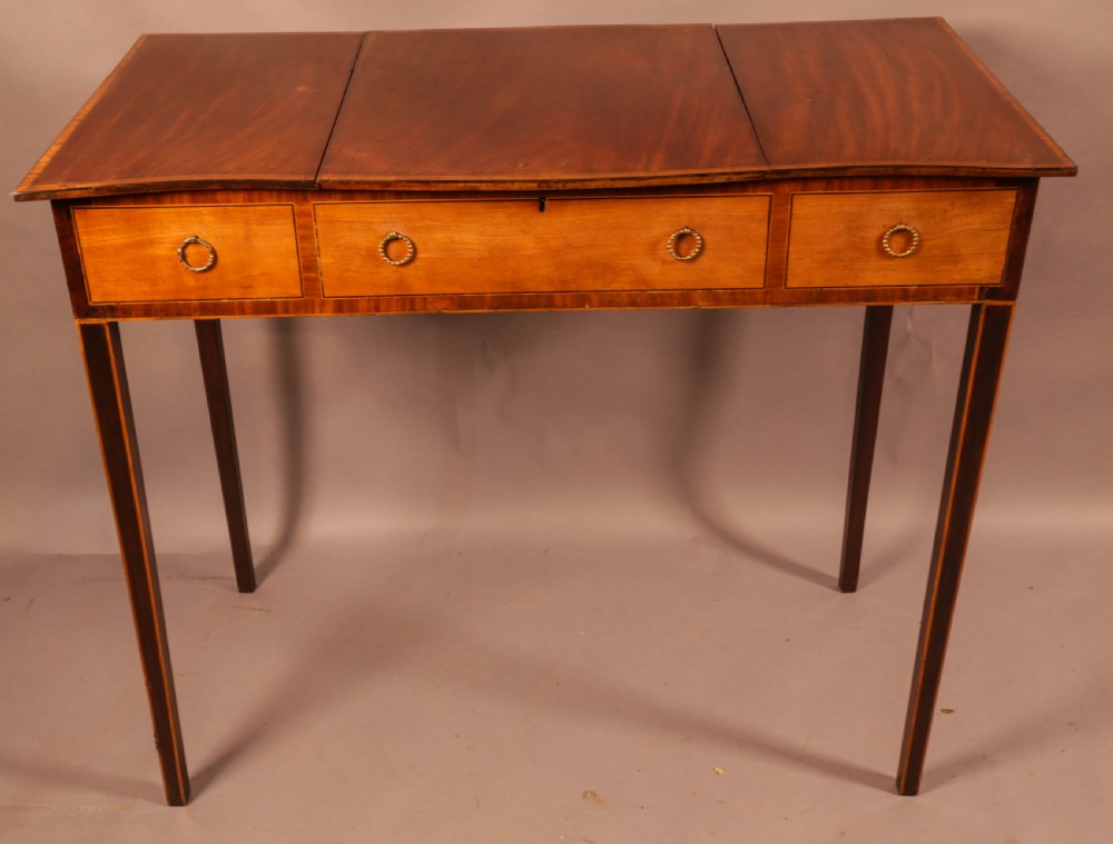 A Good Georgian Ladies Dressing Table c 1790