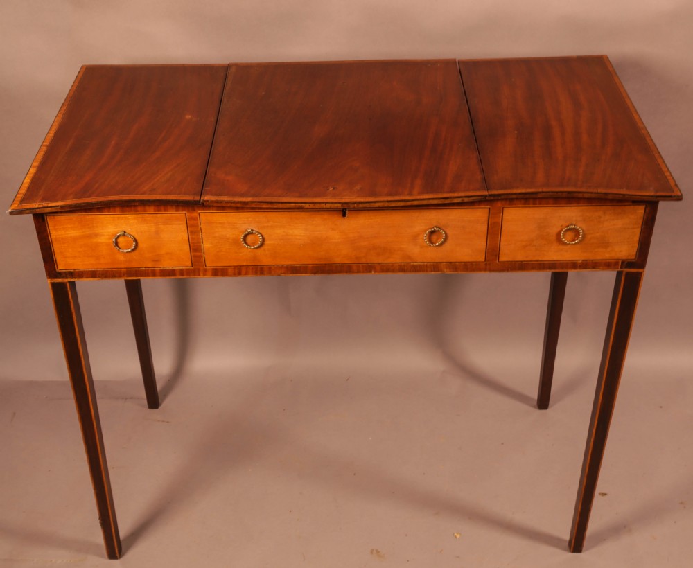 A Good Georgian Ladies Dressing Table c 1790 View II