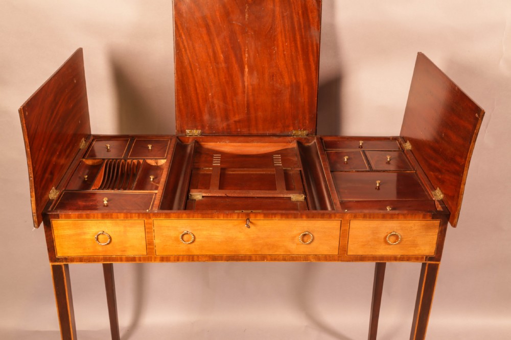 A Good Georgian Ladies Dressing Table c 1790 View IV