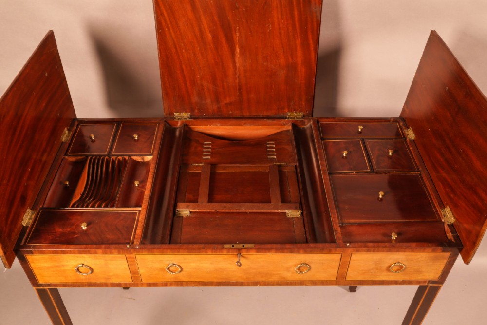 A Good Georgian Ladies Dressing Table c 1790 View VI