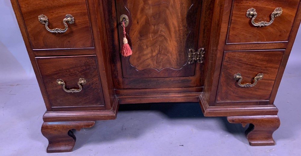 A Good 18th century Kneehole desk in Mahogany View III