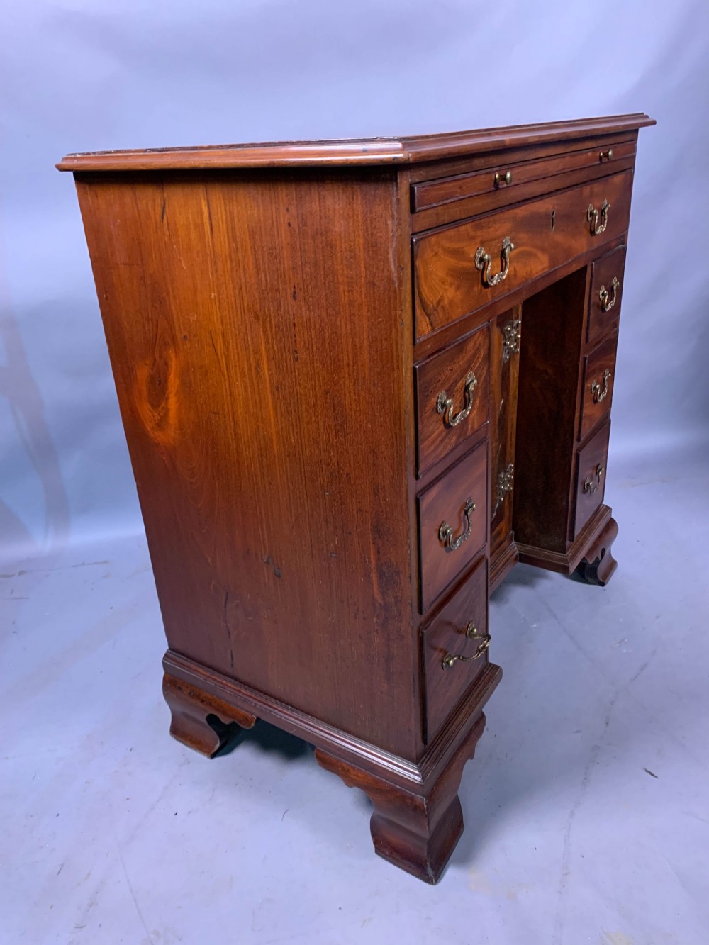 A Good 18th century Kneehole desk in Mahogany View XII