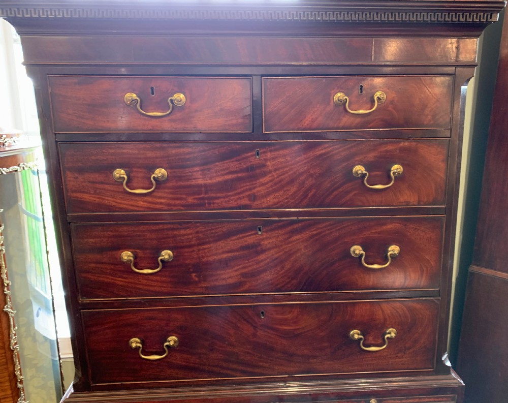 A Fine 18th century Chest on Chest View II