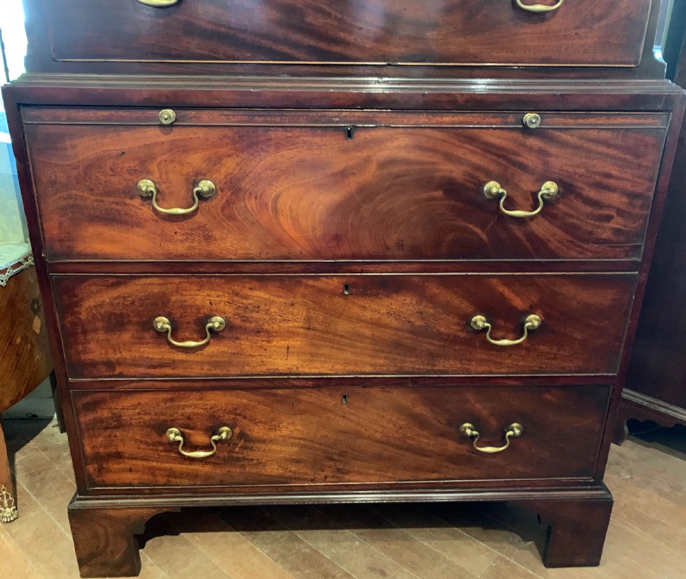 A Fine 18th century Chest on Chest View IV