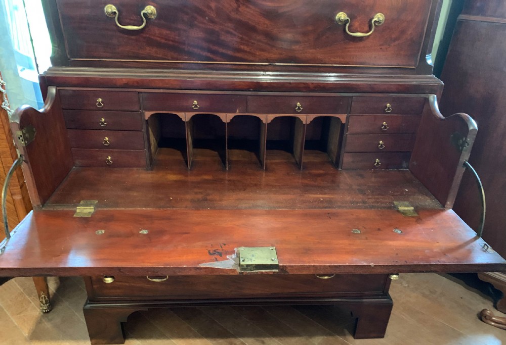 A Fine 18th century Chest on Chest View V