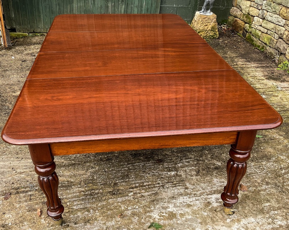 A Good Victorian 2 leaf extending dining table Mahogany View II