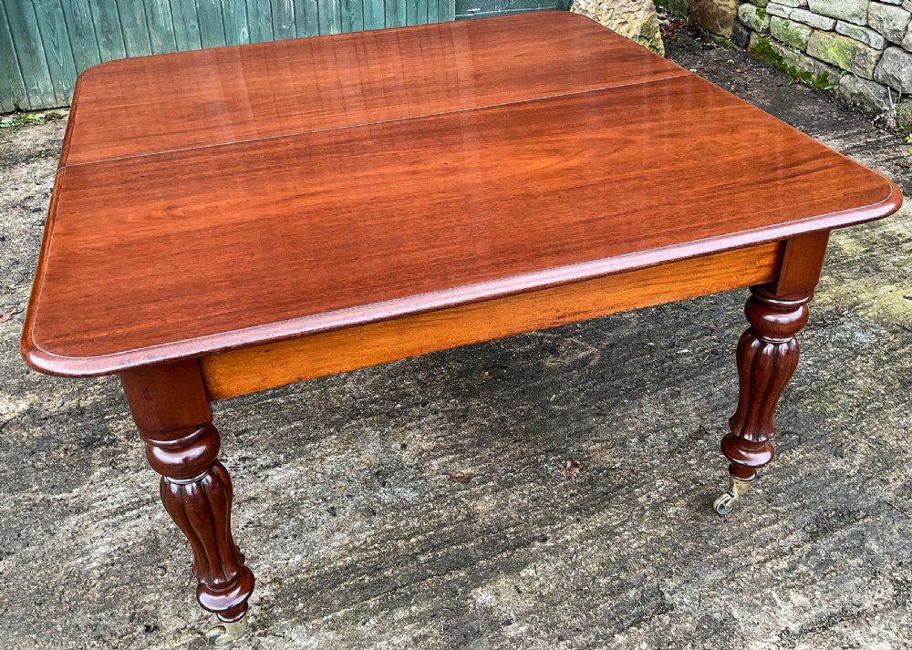 A Good Victorian 2 leaf extending dining table Mahogany View III