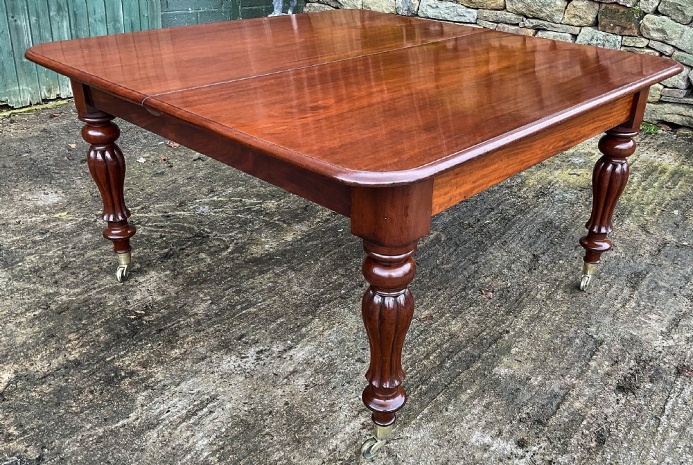 A Good Victorian 2 leaf extending dining table Mahogany View IV
