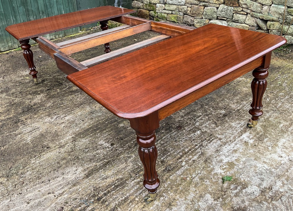 A Good Victorian 2 leaf extending dining table Mahogany View V