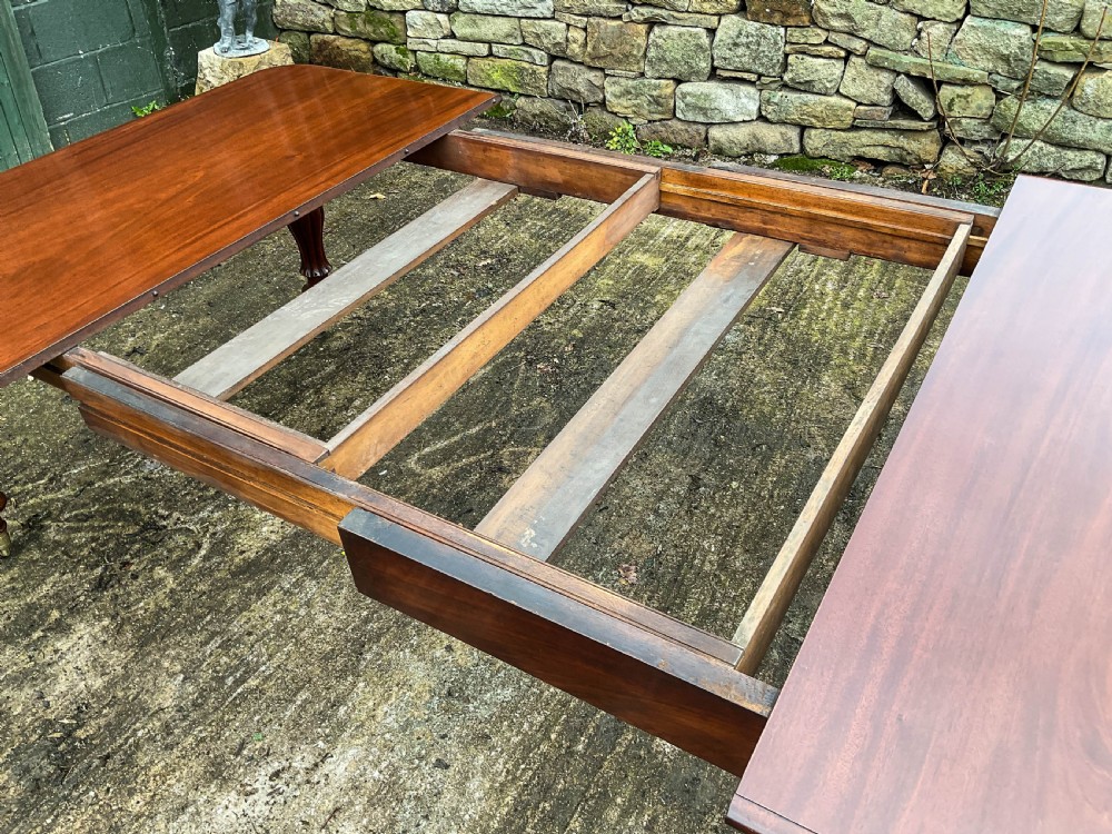 A Good Victorian 2 leaf extending dining table Mahogany View VII