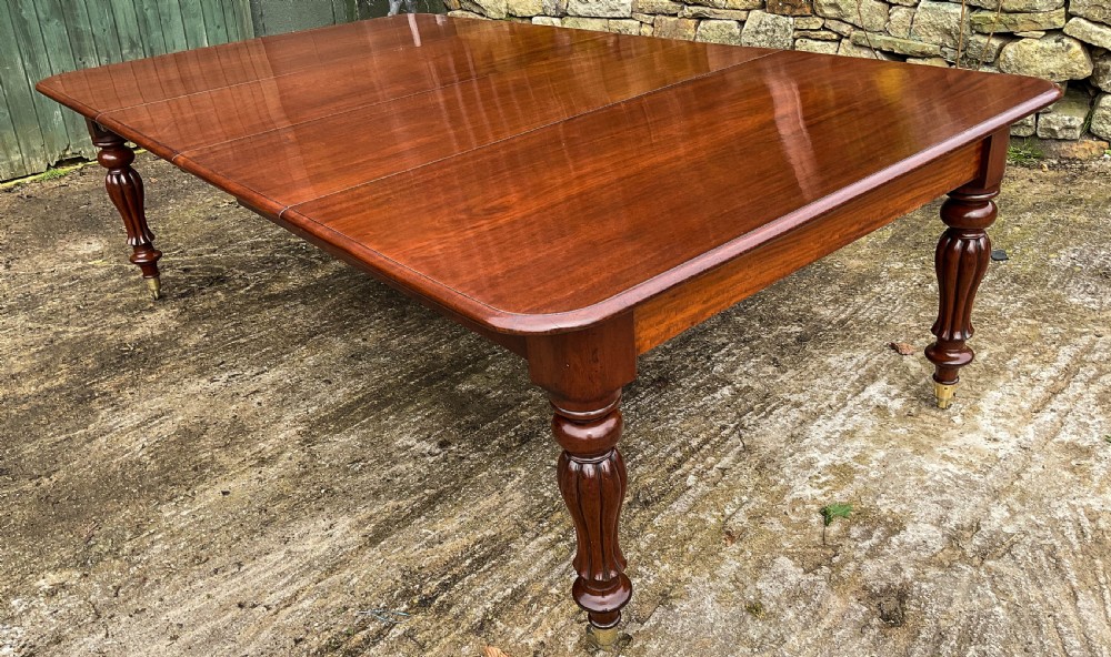 A Good Victorian 2 leaf extending dining table Mahogany View X