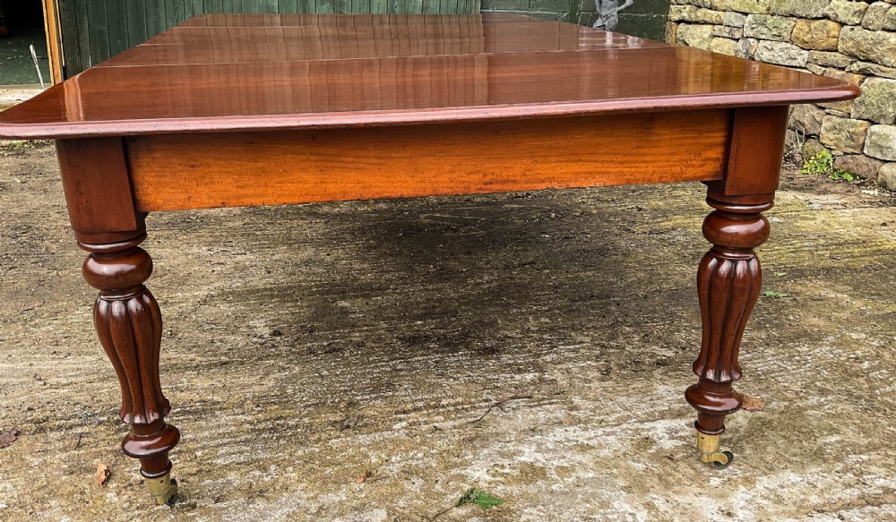 A Good Victorian 2 leaf extending dining table Mahogany View XII