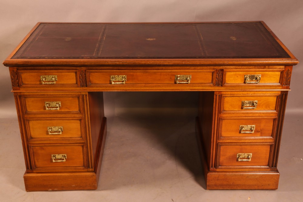 A Good Quality Victorian Pedestal Desk