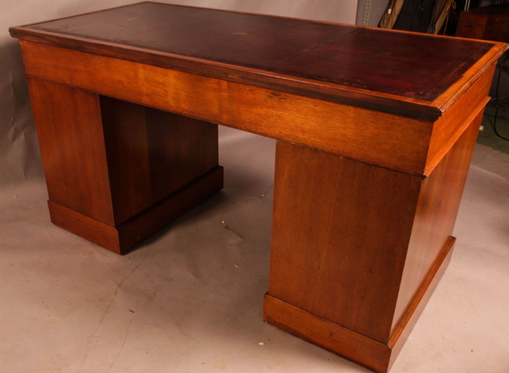 A Good Quality Victorian Pedestal Desk View IX