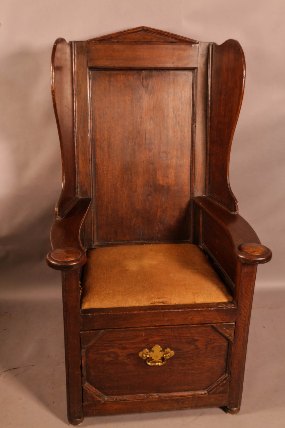 An 18th century Lambing chair in Oak