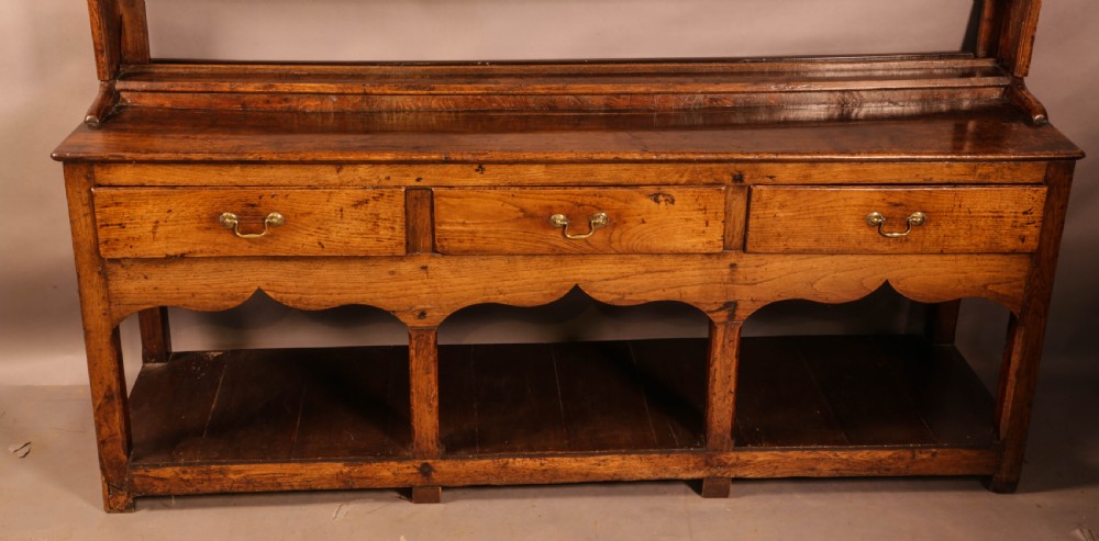 an Atractive 18th century Welsh Dresser View II