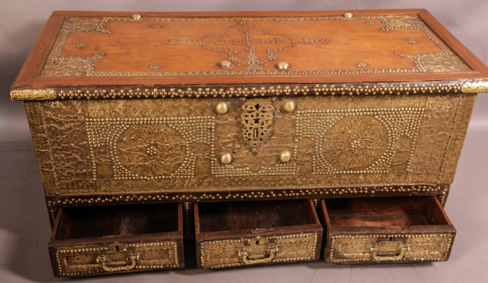 A 19th century Zanzibar Lidded Box View IV