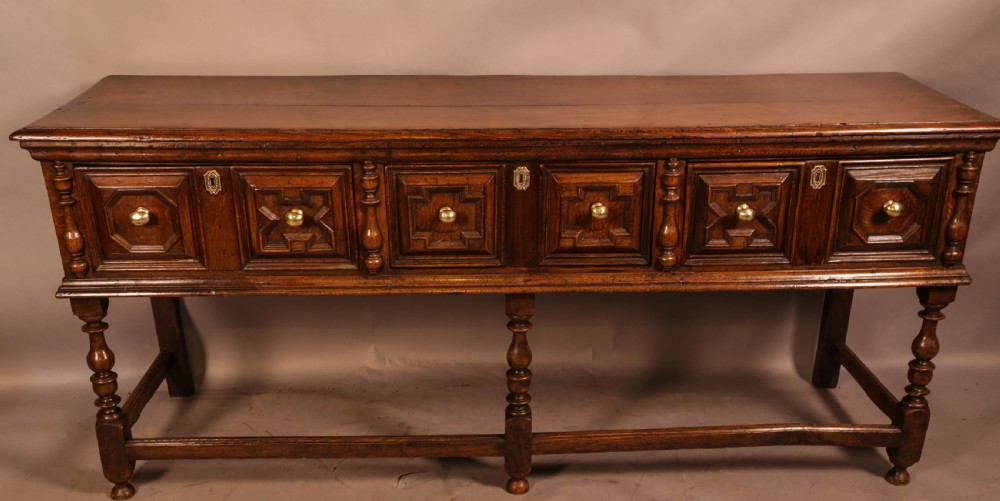 A Superb Early 18th century Serving Dresser in Oak