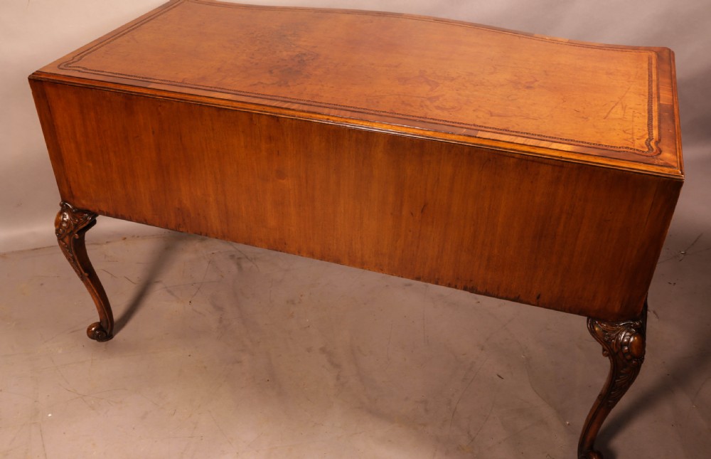 A Quality 20th century Kneehole desk View XII
