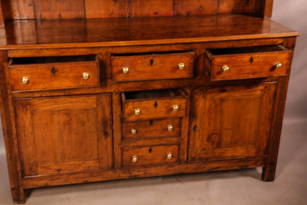 A Good Georgian Oak Welsh dresser View VI