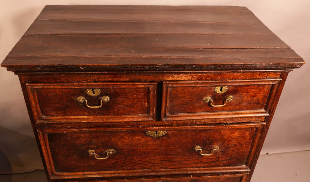 An 18th century Oak Chest of Drawers View VII