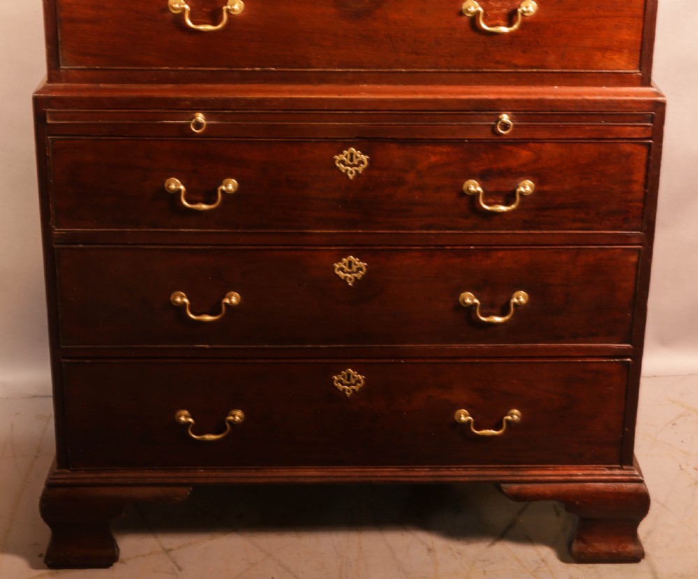 A Good 18th century Chest on Chest View II