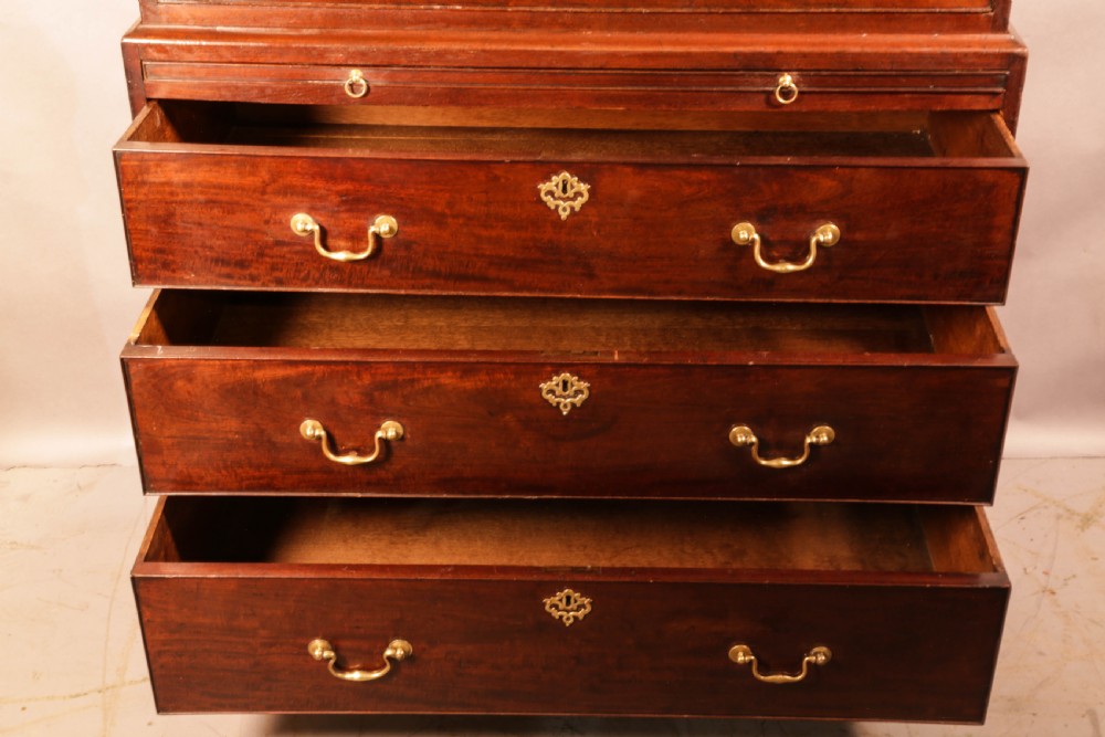A Good 18th century Chest on Chest View V