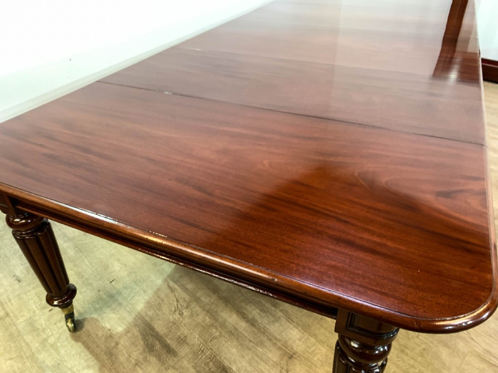 A Superb Georgian Extending Dining Table in Mahogany seats 12 View VI