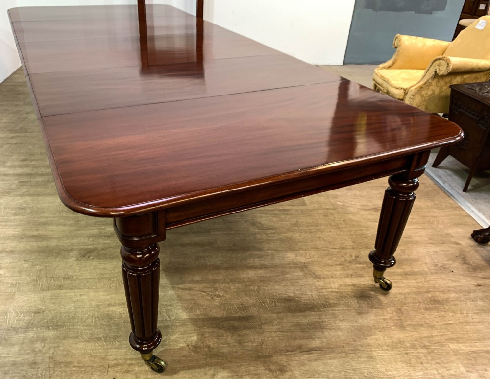 A Superb Georgian Extending Dining Table in Mahogany seats 12 View VIII