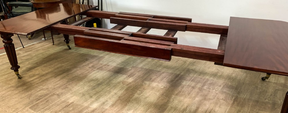 A Superb Georgian Extending Dining Table in Mahogany seats 12 View XII