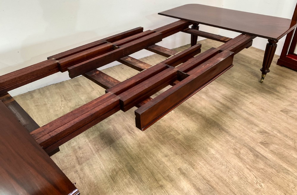 A Superb Georgian Extending Dining Table in Mahogany seats 12 View XV