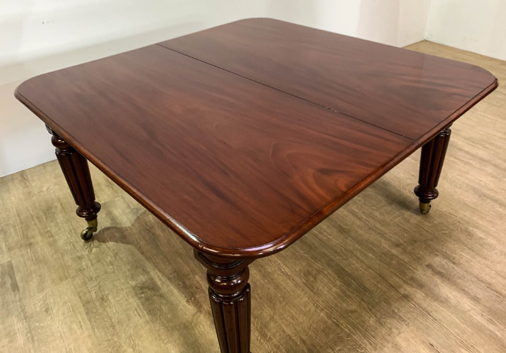 A Superb Georgian Extending Dining Table in Mahogany seats 12 View XVII
