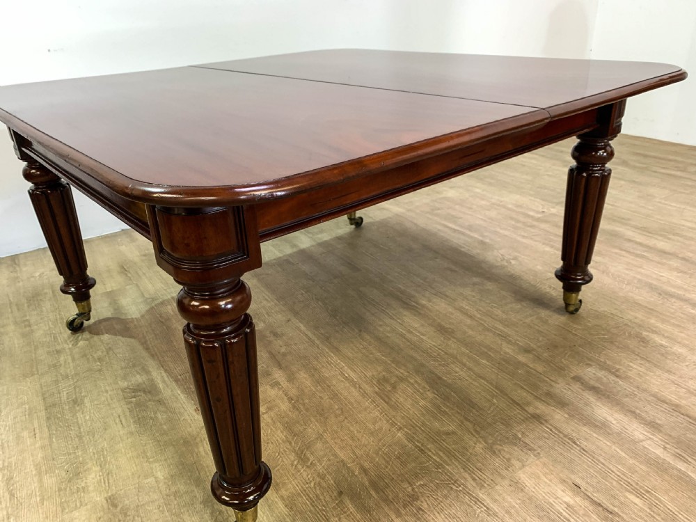 A Superb Georgian Extending Dining Table in Mahogany seats 12 View XIX