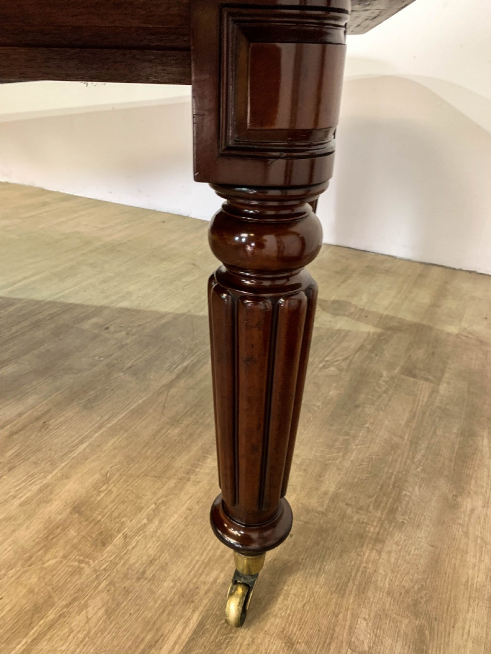 A Superb Georgian Extending Dining Table in Mahogany seats 12 View XXI