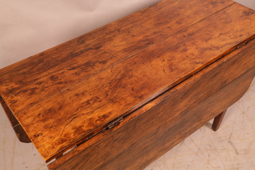 A Very Rare Georgian Gate leg dining Table in Yew Wood View II