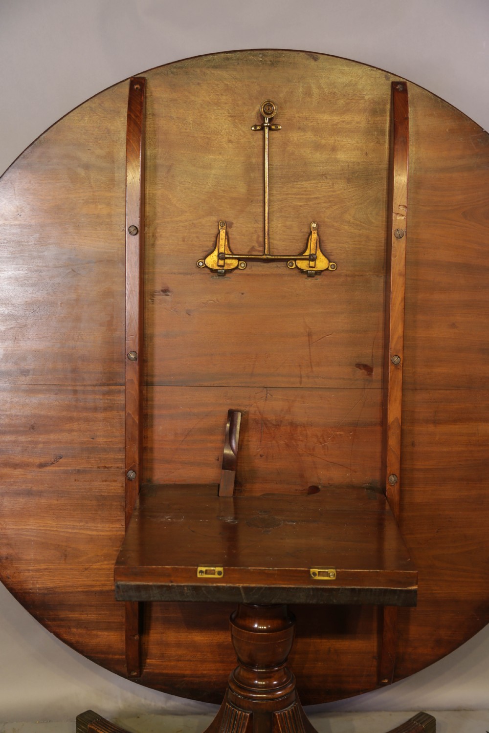 A Rare Georgian Circular Top Dining Table in Mahogany View IX