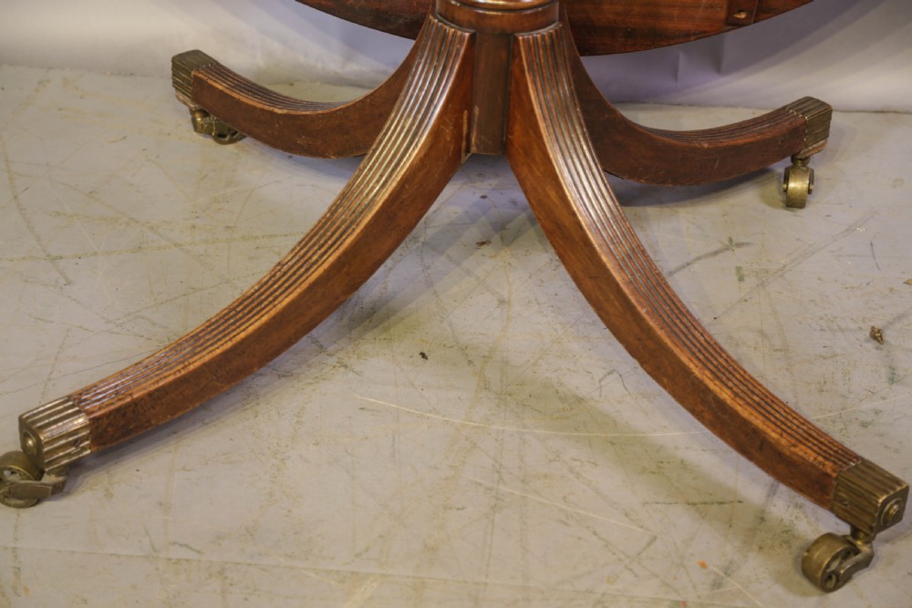 A Rare Georgian Circular Top Dining Table in Mahogany View XII