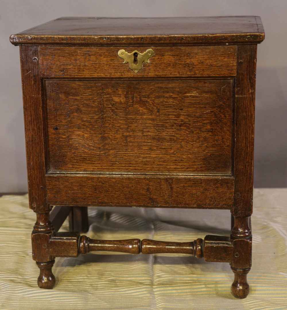 An Attractive early 18th c Close stool in Oak