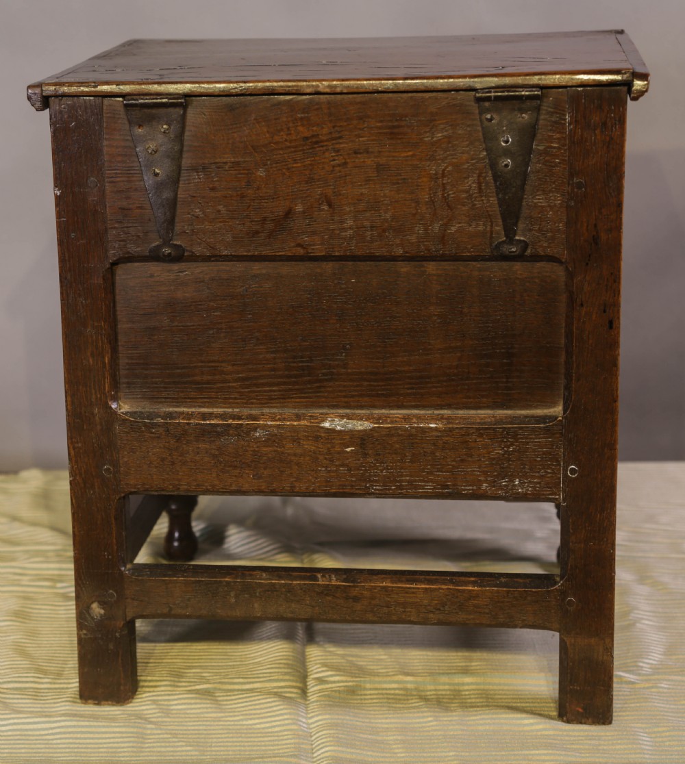 An Attractive early 18th c Close stool in Oak View IV