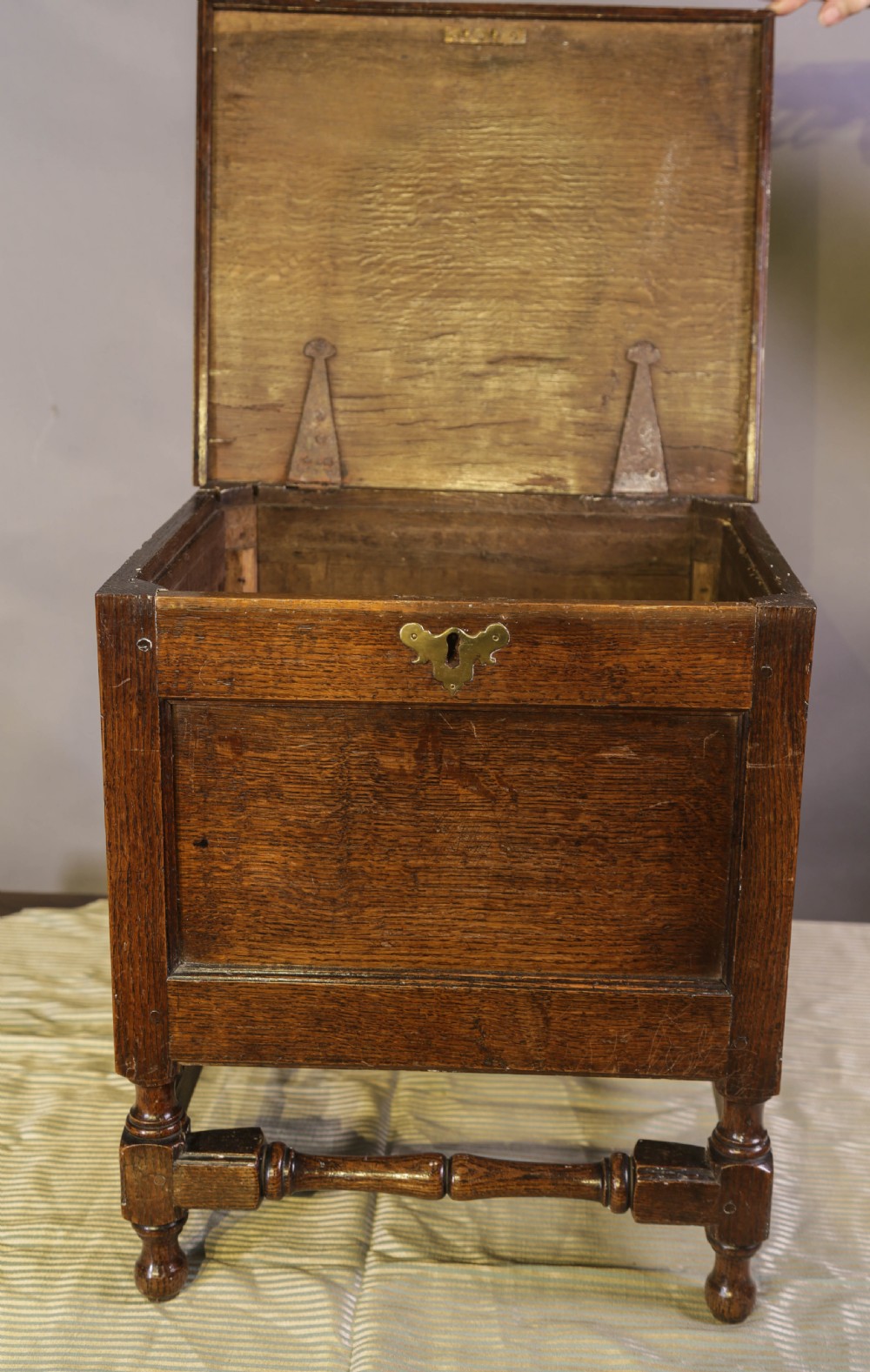 An Attractive early 18th c Close stool in Oak View VIII
