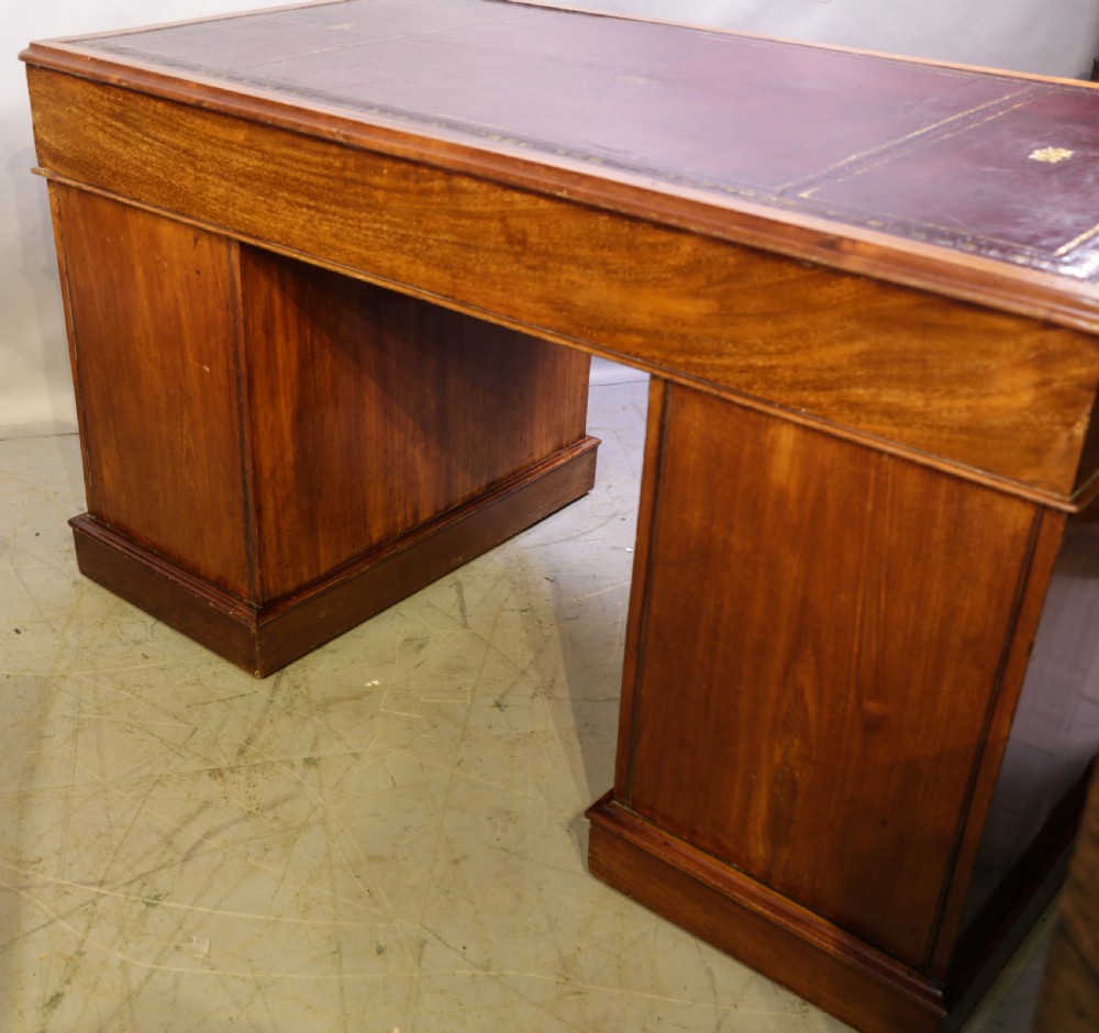A Good Quality KneeHole Pedestal Desk in Mahogany View III