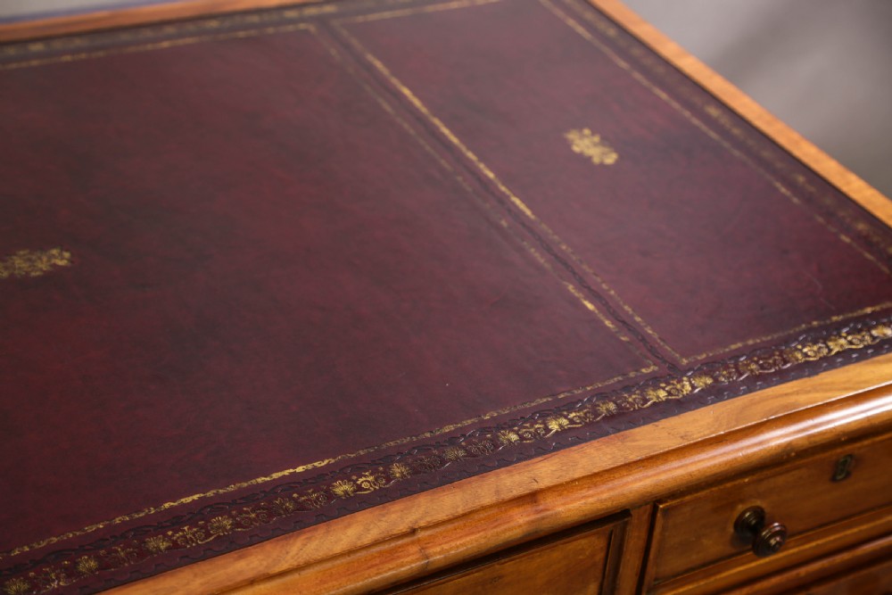 A Good Quality KneeHole Pedestal Desk in Mahogany View VI
