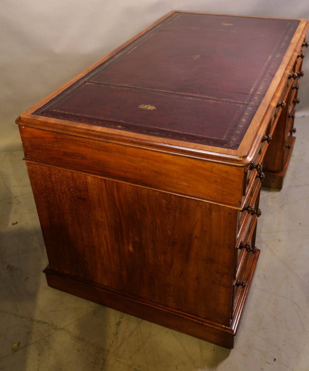 A Good Quality KneeHole Pedestal Desk in Mahogany View VIII