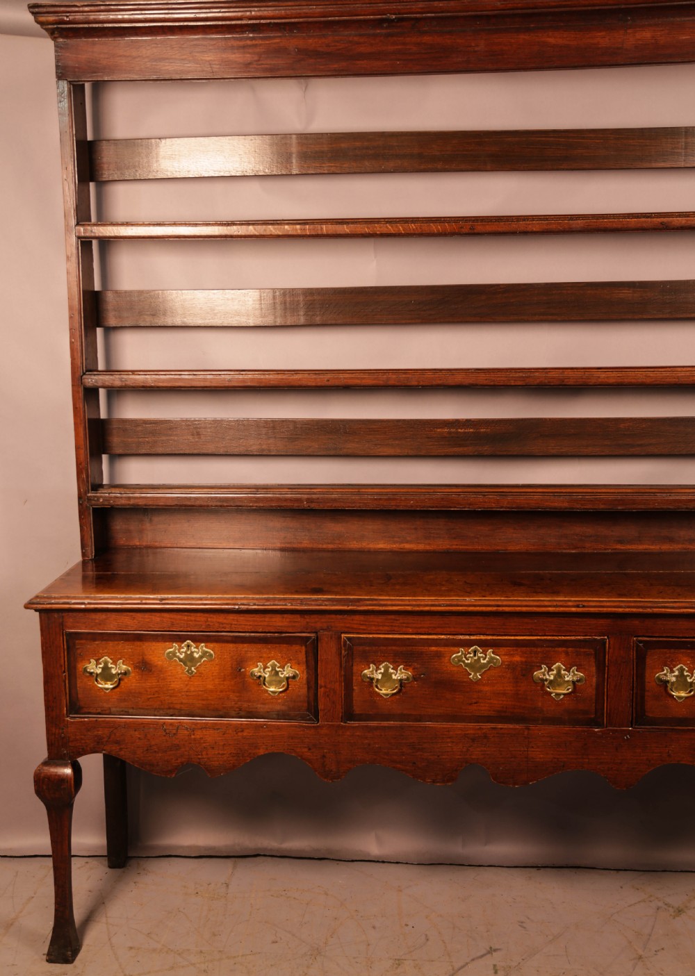 A Good early 8th century Oak Dresser View VII