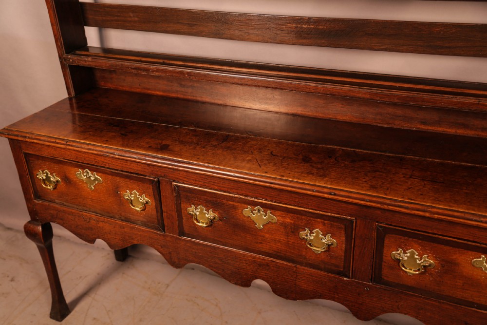 A Good early 8th century Oak Dresser View XI